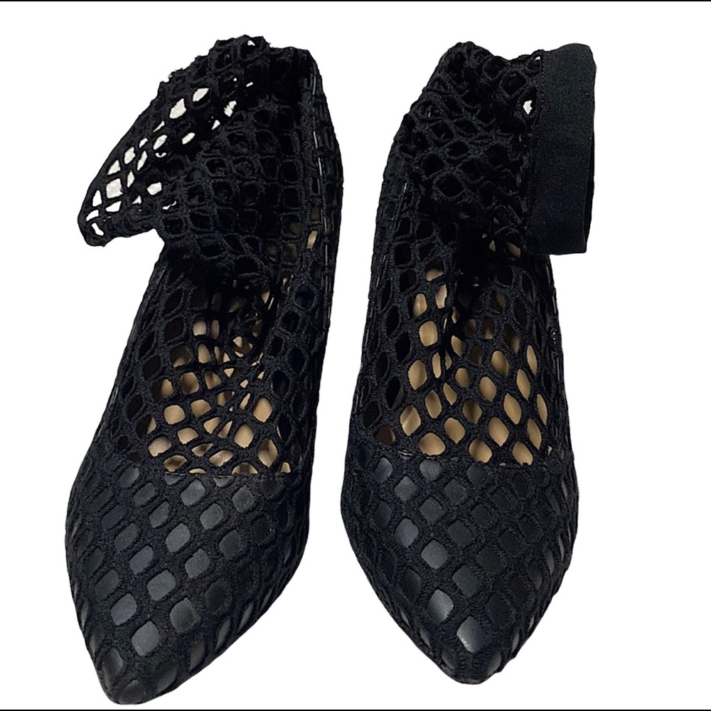 INC International Concepts Size 6. Black Leather Heels, stretchable sexy design.